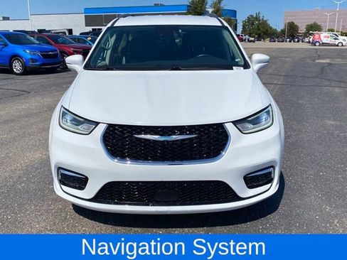 Used 2021 Chrysler Pacifica Touring-L image 3