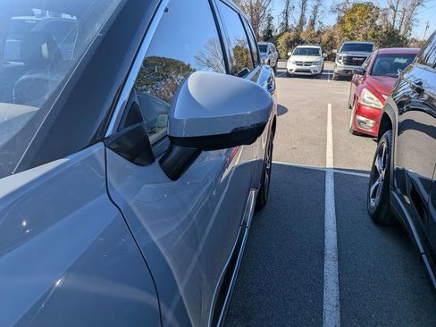 Used 2021 Nissan Rogue Platinum image 4