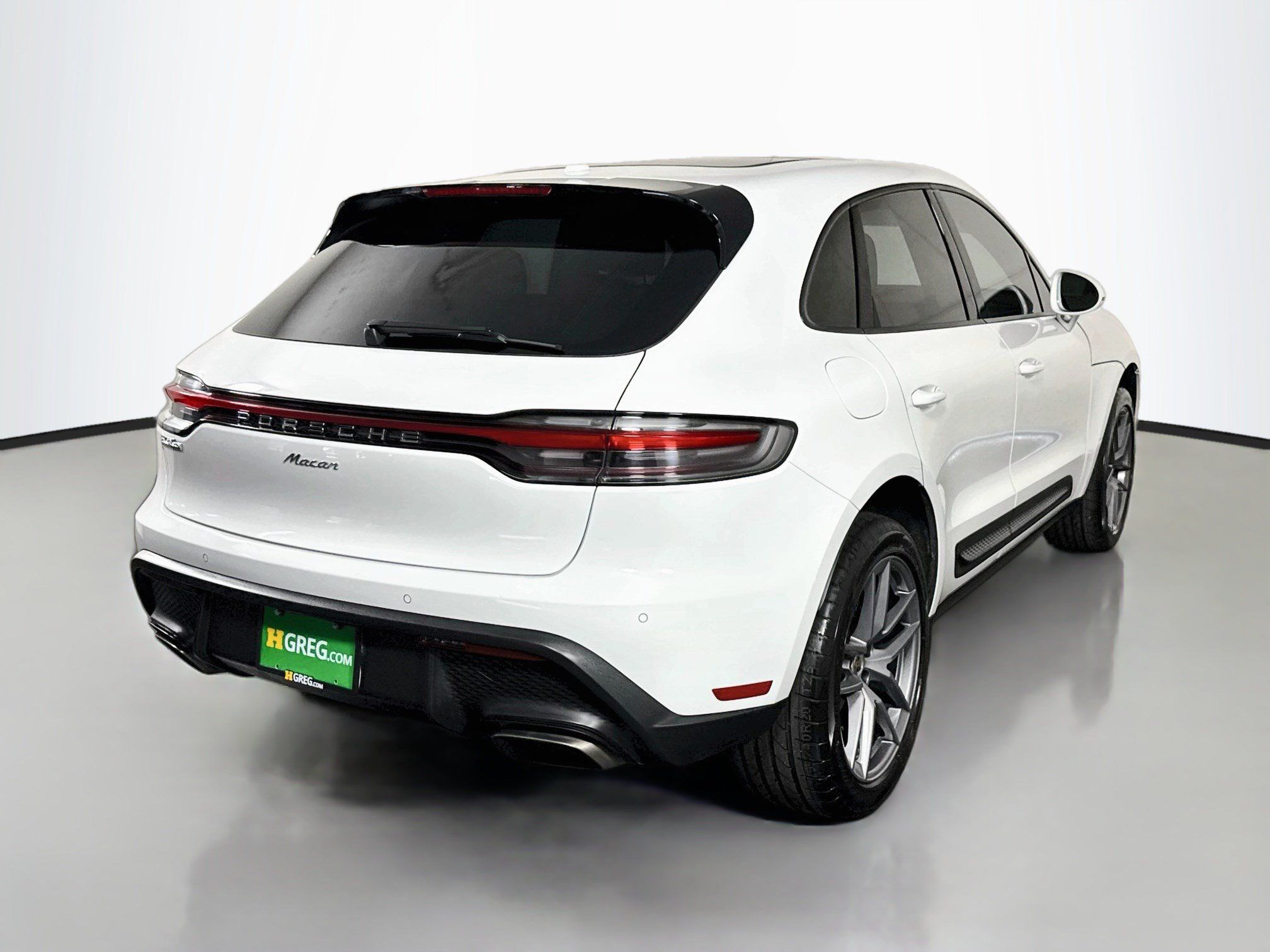 Used 2024 Porsche Macan AWD/4WD image 10
