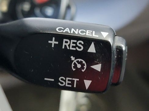 Used 2010 Toyota Camry LE FWD image 19