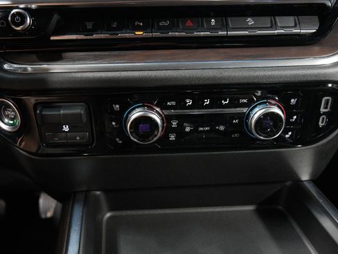 Used 2024 GMC Sierra 2500 SLT w/ SLT Convenience Package image 38