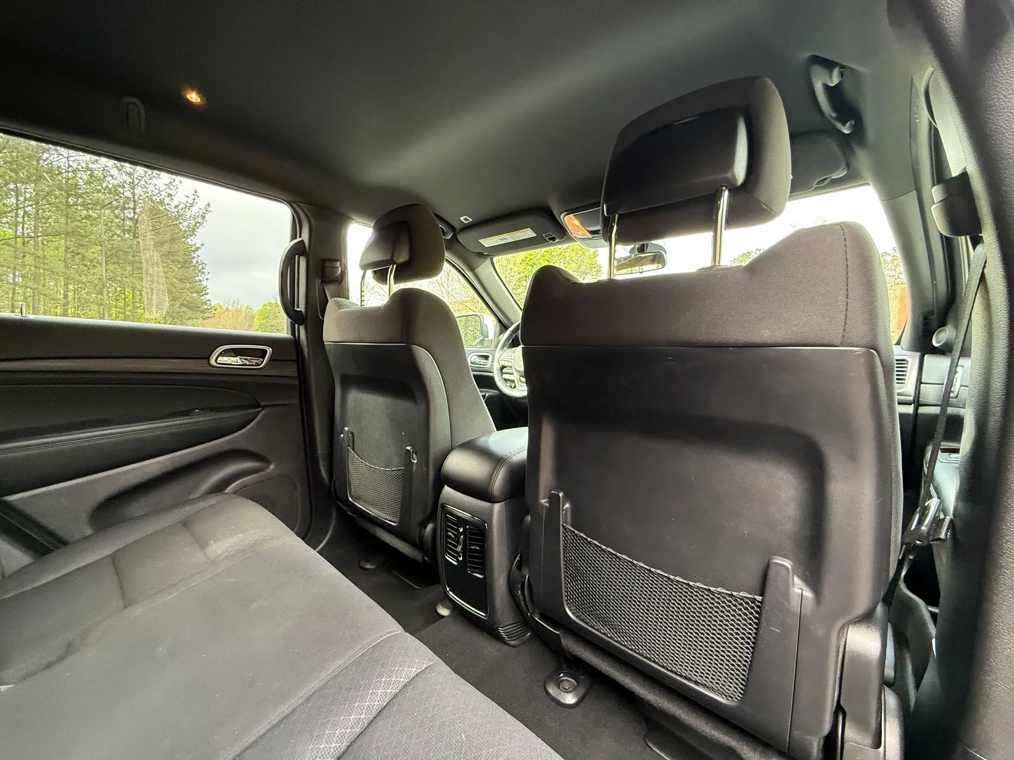 Used 2019 Jeep Grand Cherokee Laredo AWD/4WD image 23
