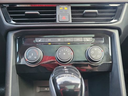 Certified 2023 Volkswagen Taos SE AWD/4WD image 22