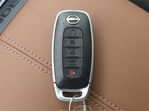 New 2025 Nissan Pathfinder Platinum w/ Black Appearance Package image 29