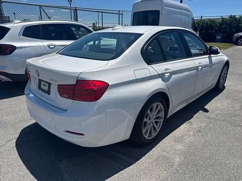 Used 2018 BMW 320i xDrive Sedan w/ Premium Package AWD/4WD image 6