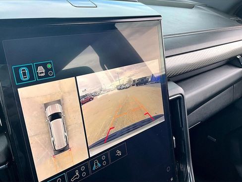 Used 2025 GMC Yukon XL AT4 w/ AT4 Premium Package image 23