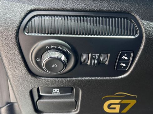 Used 2024 Jeep Wagoneer L Series II RWD image 15