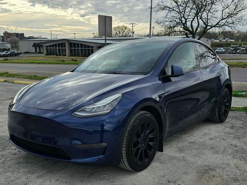 Used 2023 Tesla Model Y Long Range AWD/4WD image 2
