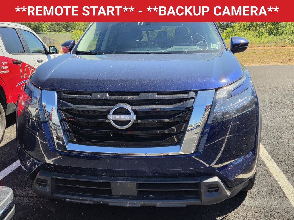 Used 2025 Nissan Pathfinder SV AWD/4WD image 2
