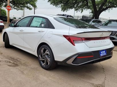 New 2025 Hyundai Elantra SEL