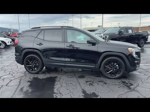 Used 2024 GMC Terrain SLE w/ Driver Convenience Package FWD image 9