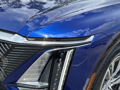 Certified 2024 Cadillac Lyriq Luxury AWD/4WD image 9