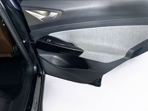 Used 2025 Volkswagen ID.4 Limited image 27