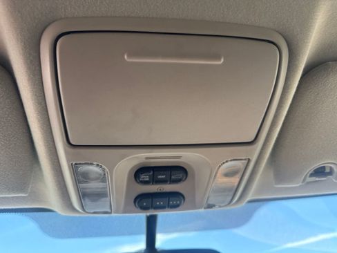 Used 2006 Chrysler Pacifica Limited AWD/4WD image 26