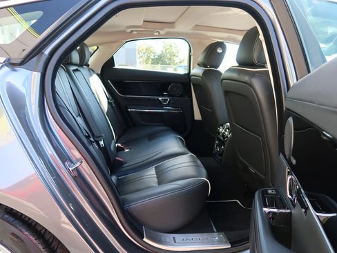 Used 2019 Jaguar XJ R-Sport image 19