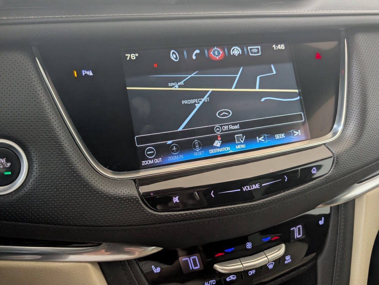 Used 2017 Cadillac XT5 Luxury w/ Driver Awareness Package AWD/4WD image 12
