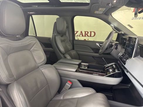 Used 2019 Lincoln Navigator L Reserve image 14