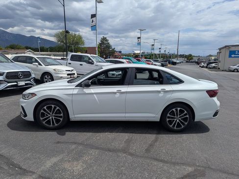 Used 2025 Volkswagen Jetta Sport FWD image 16