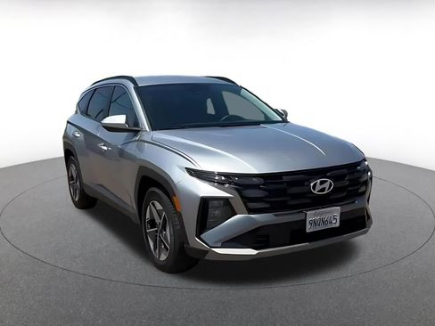 Used 2025 Hyundai Tucson SEL FWD image 3