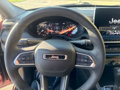 Used 2022 Jeep Compass Latitude AWD/4WD image 11