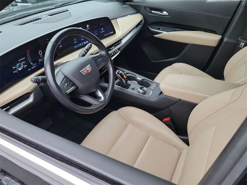 Certified 2024 Cadillac XT4 Luxury w/ Cold Weather Package image 10