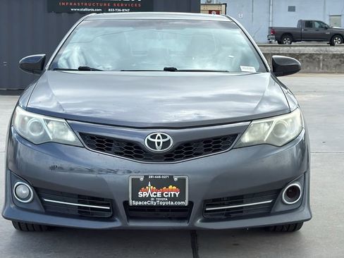 Used 2014 Toyota Camry SE FWD image 8