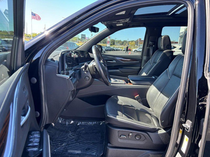 Used 2023 Cadillac Escalade Premium Luxury AWD/4WD image 8