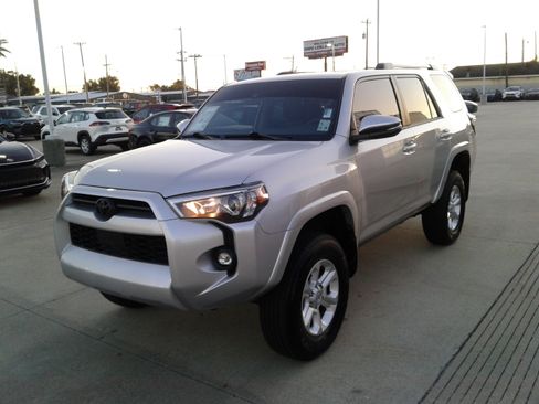 Used 2024 Toyota 4Runner SR5 Premium image 3