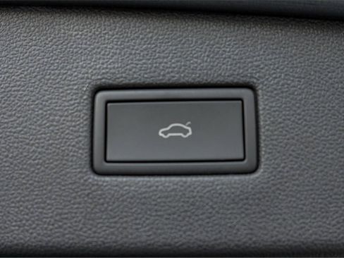 New 2024 Volkswagen Tiguan SE R-Line image 29