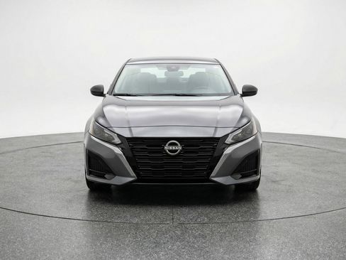 Used 2025 Nissan Altima 2.5 SV image 2