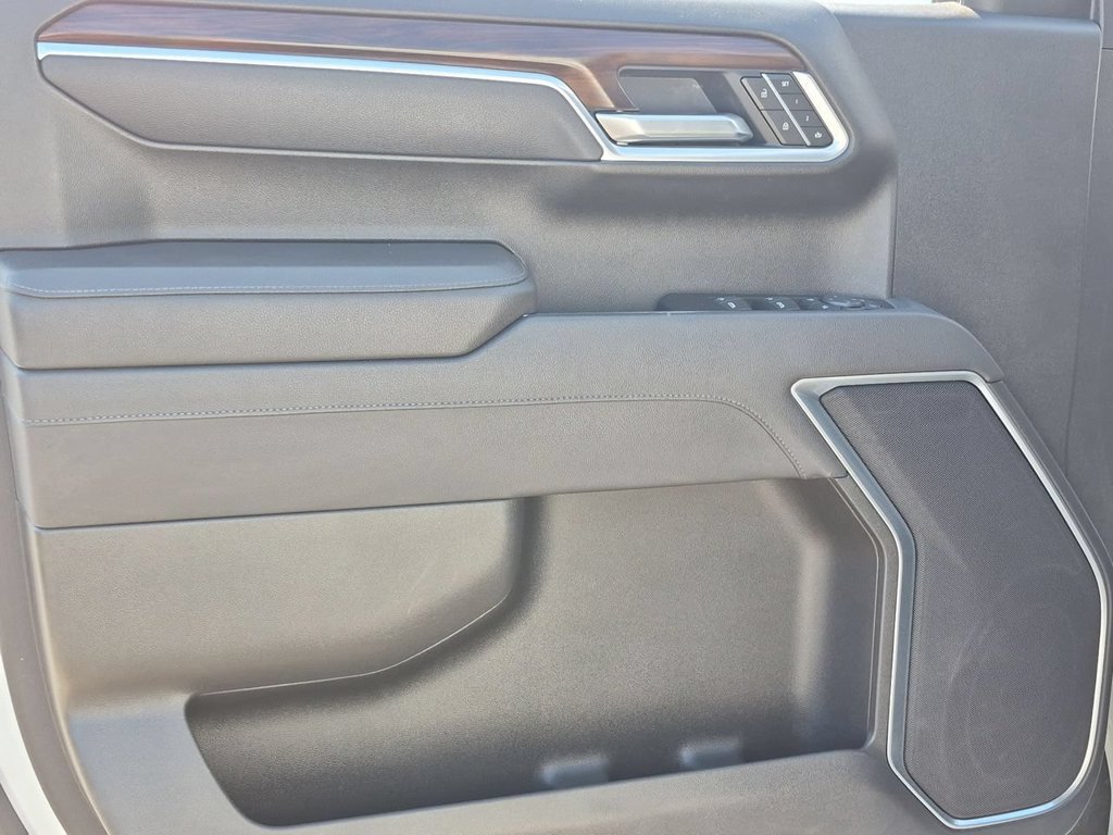 Used 2025 GMC Sierra 1500 SLT AWD/4WD image 22