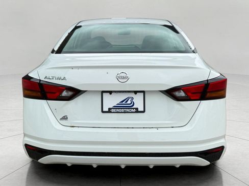 Used 2022 Nissan Altima 2.5 S FWD image 11