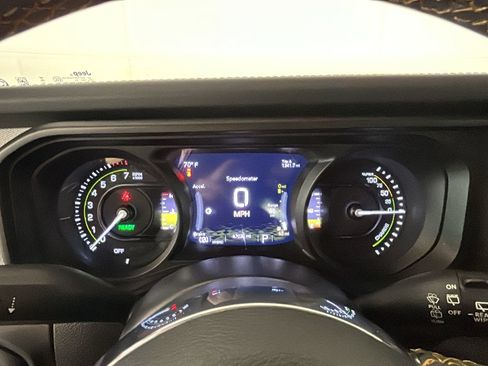 Used 2024 Jeep Wrangler Unlimited Sahara AWD/4WD image 20