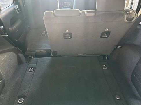 Used 2019 Jeep Wrangler Unlimited Sahara image 14