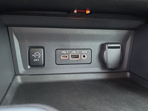 Used 2025 Nissan Sentra SR w/ SR Premium Package FWD image 16