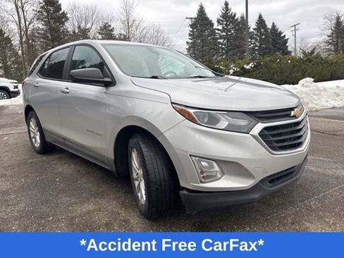 Used 2020 Chevrolet Equinox LS w/ LS Convenience Package image 2