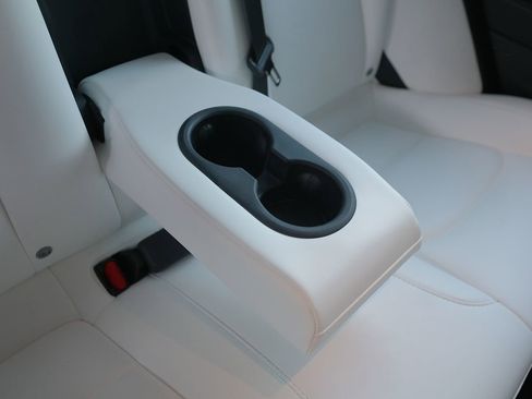 Used 2023 Tesla Model 3 Standard Range image 32