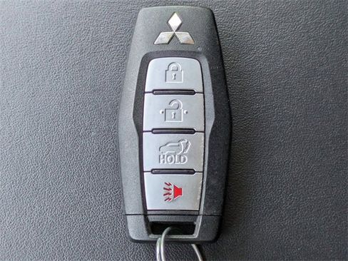 Used 2024 Mitsubishi Outlander SE image 33