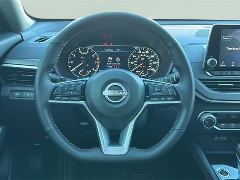 Used 2025 Nissan Altima 2.5 SR image 15