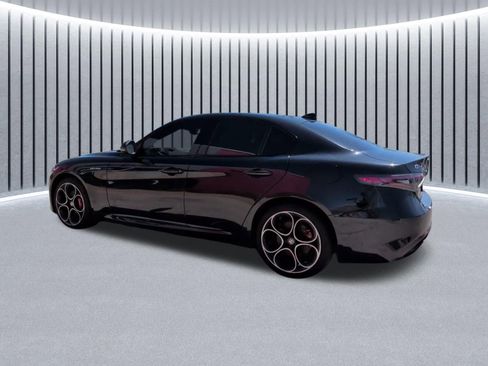 Used 2024 Alfa Romeo Giulia Veloce AWD/4WD image 13