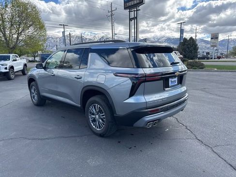 Used 2026 Chevrolet Traverse LT image 3