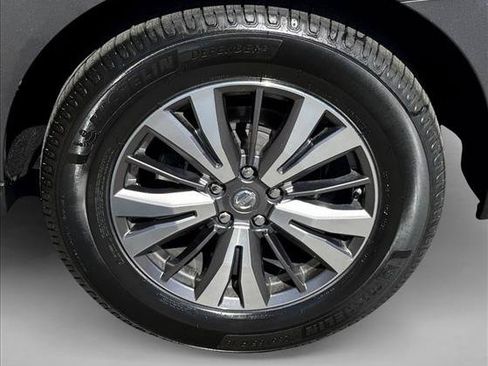 Used 2019 Nissan Pathfinder SV AWD/4WD image 9