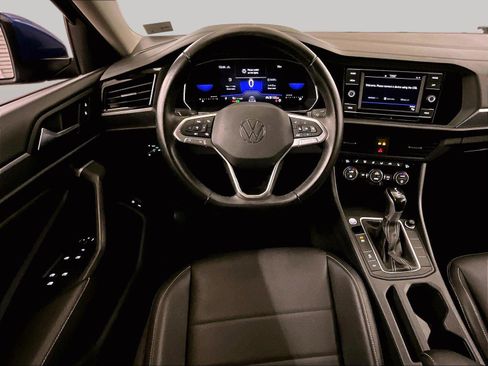 Used 2023 Volkswagen Jetta SE FWD image 5