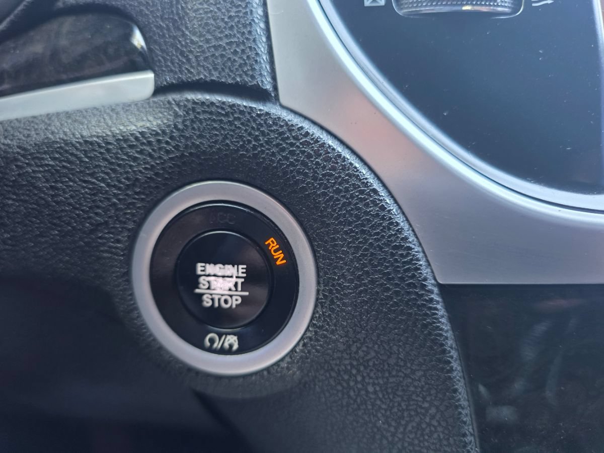 Used 2018 Chrysler 300 Limited RWD image 13