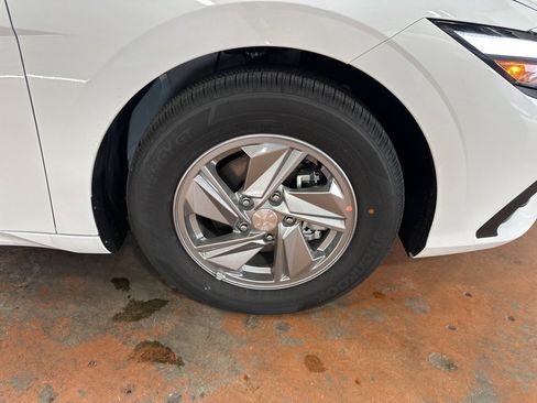 New 2026 Hyundai Elantra SE image 10