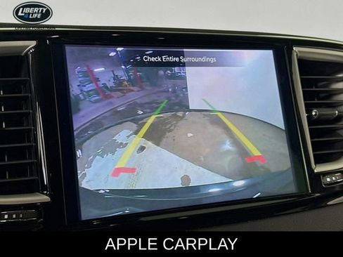 Used 2023 Chrysler Pacifica Touring-L image 13