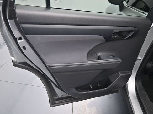 Used 2023 Toyota Highlander LE FWD image 18