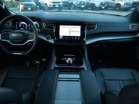 Used 2024 Jeep Wagoneer Series II RWD image 27