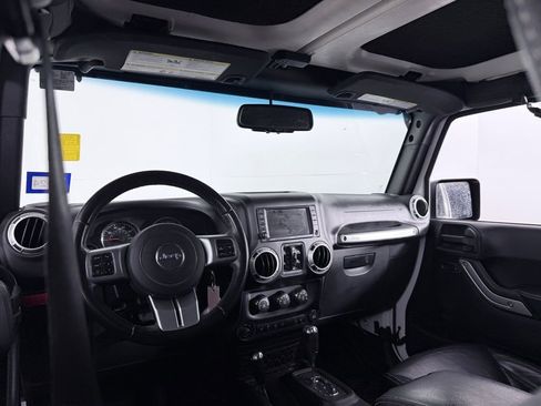 Used 2016 Jeep Wrangler Unlimited Rubicon image 17