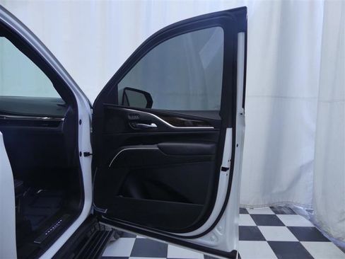 Used 2021 Cadillac Escalade Premium Luxury Platinum image 30